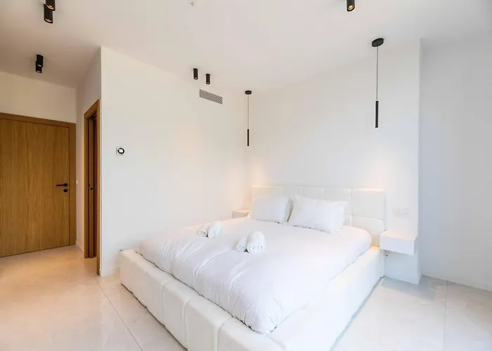 Monte Sereno Villa *